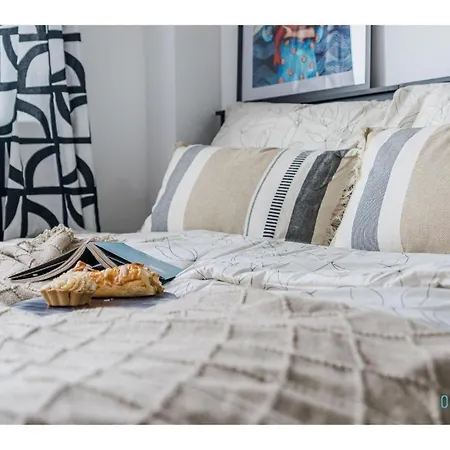 Crocus - 15 Minutes To Old Town Homestay