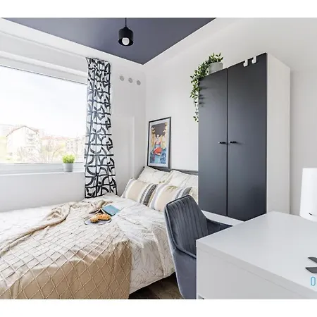 Crocus - 15 Minutes To Old Town Проживание в семье